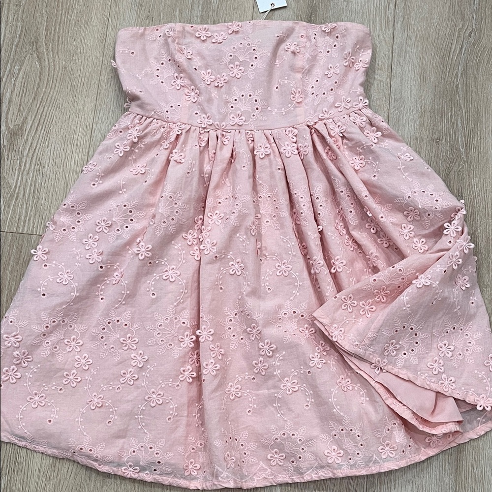 NWT. A collective story light Pink Floral Strapless Mini Dress